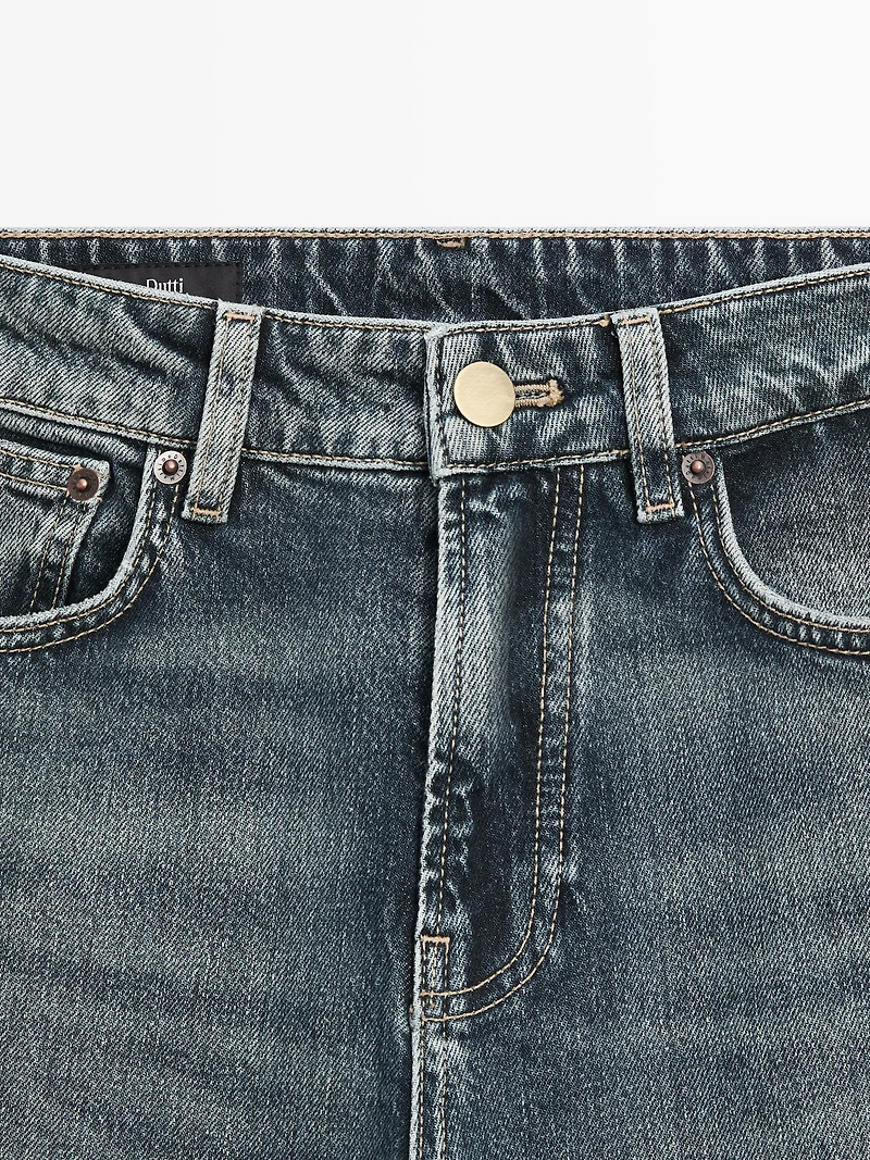 Mid-rise straight-leg flare fit jeans