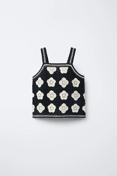 TOP EN MAILLE À FLEURS