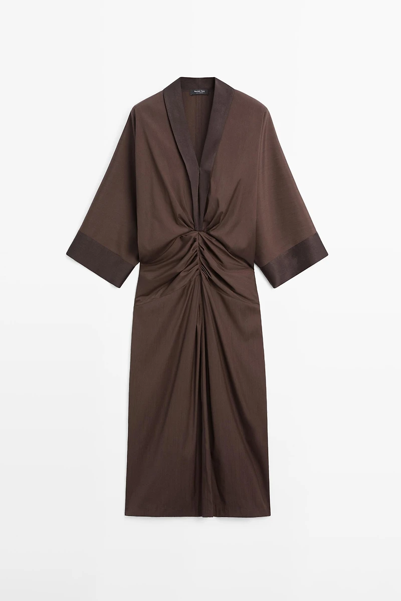 Robe à manches longues froncée