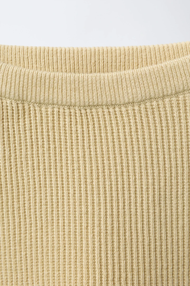 PANTS WITH CONTRASTING PIPING