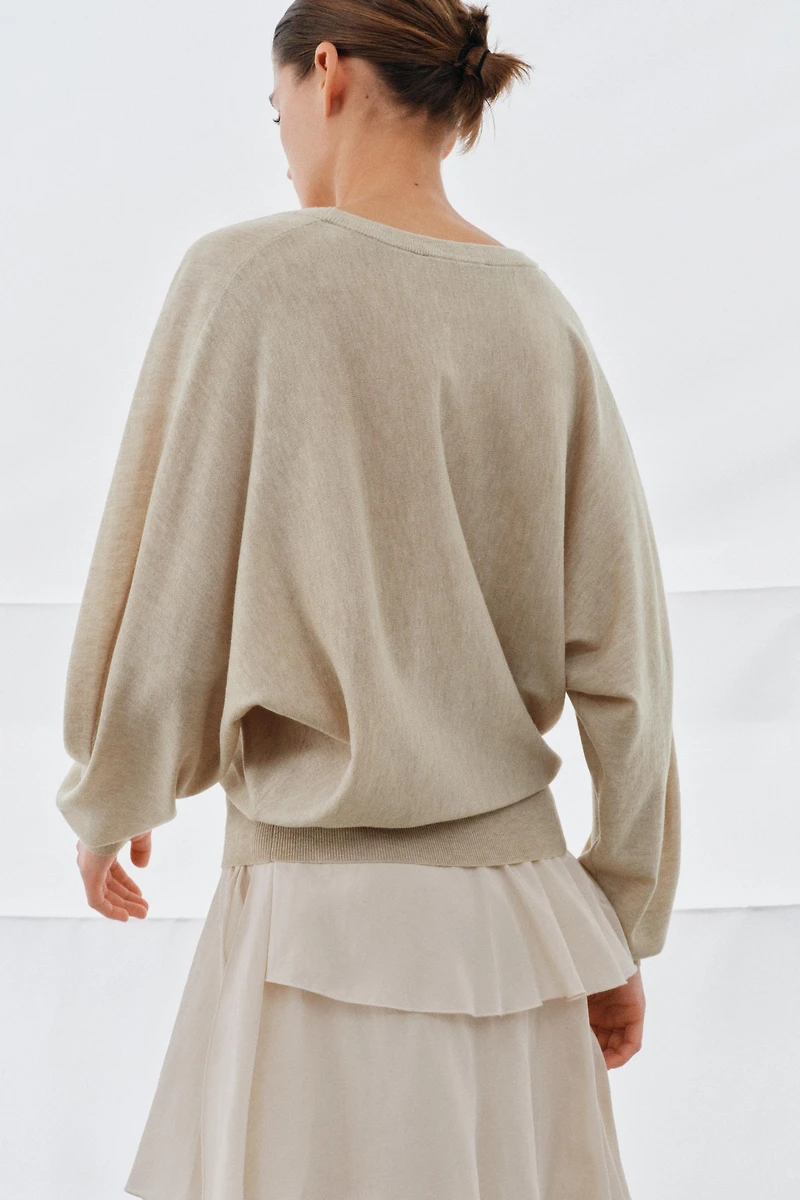 WOOL BLEND V-NECK SWEATER