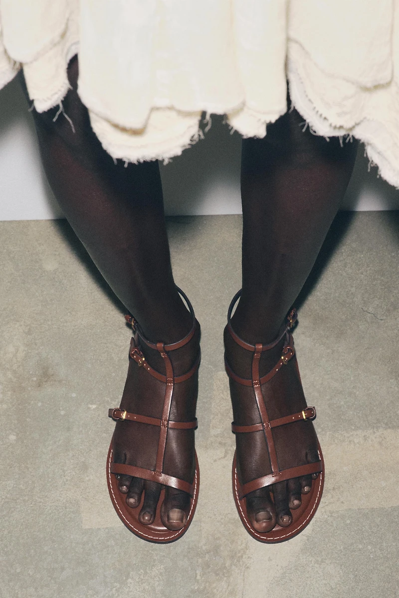 STRAPPY BUCKLE SANDALS