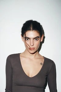 LONG SLEEVE RIBBED TOP