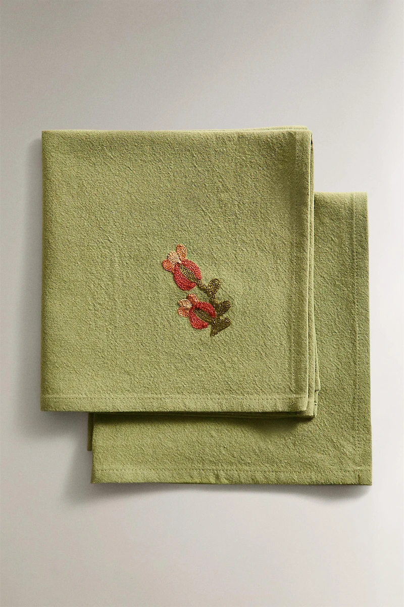 SET OF FLORAL EMBROIDERED NAPKINS (SET OF 2)