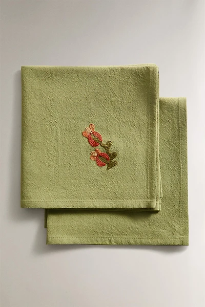 SET OF FLORAL EMBROIDERED NAPKINS (SET OF 2)