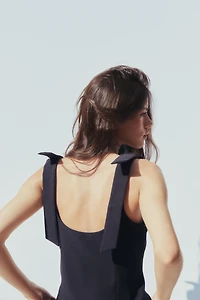 BOW DETAIL STRETCH TOP