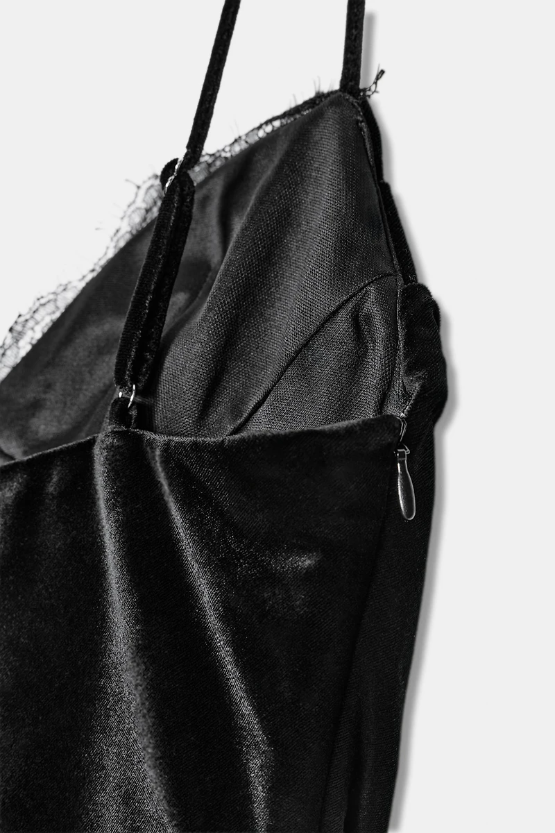 ROBE ASYMÉTRIQUE EN VELOURS ET DENTELLE