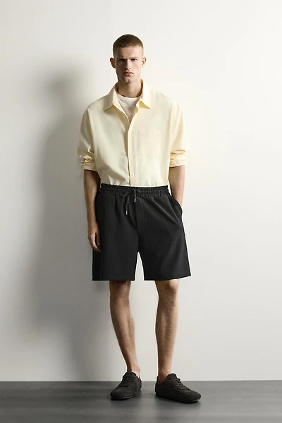 TEXTURED JOGGER SHORTS