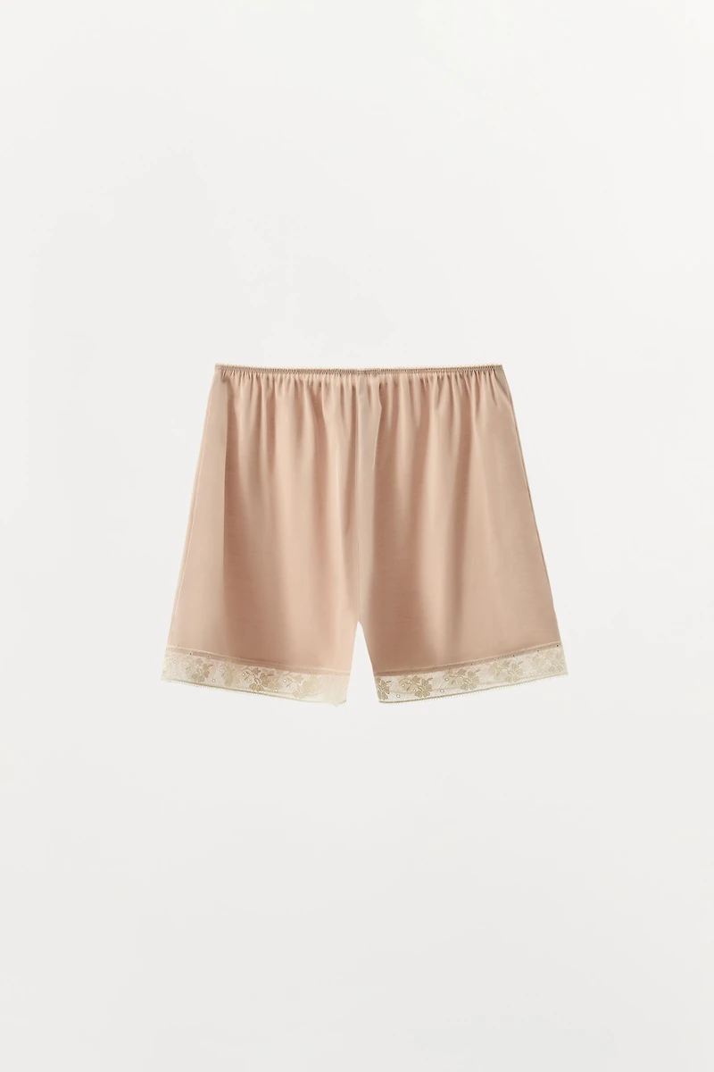 SATIN EFFECT LACE SHORTS