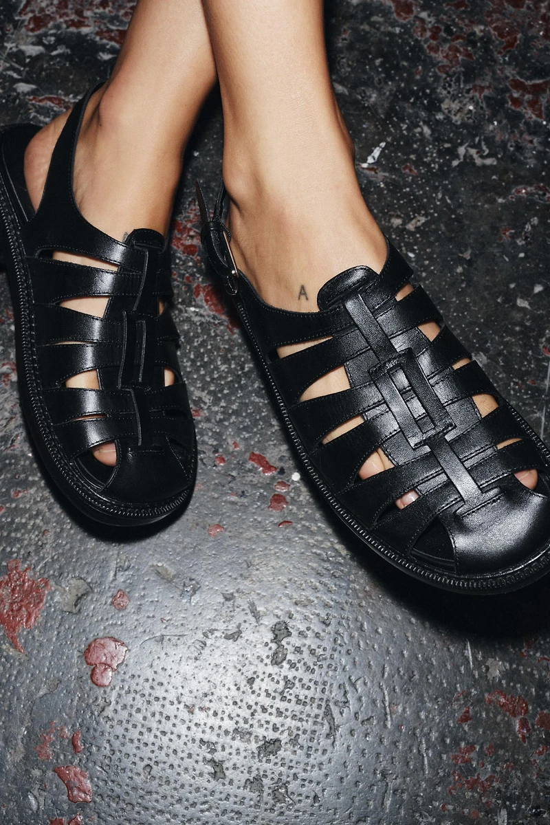 SALOMÉS DÉCOLLETÉES EN CUIR