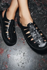 SALOMÉS DÉCOLLETÉES EN CUIR