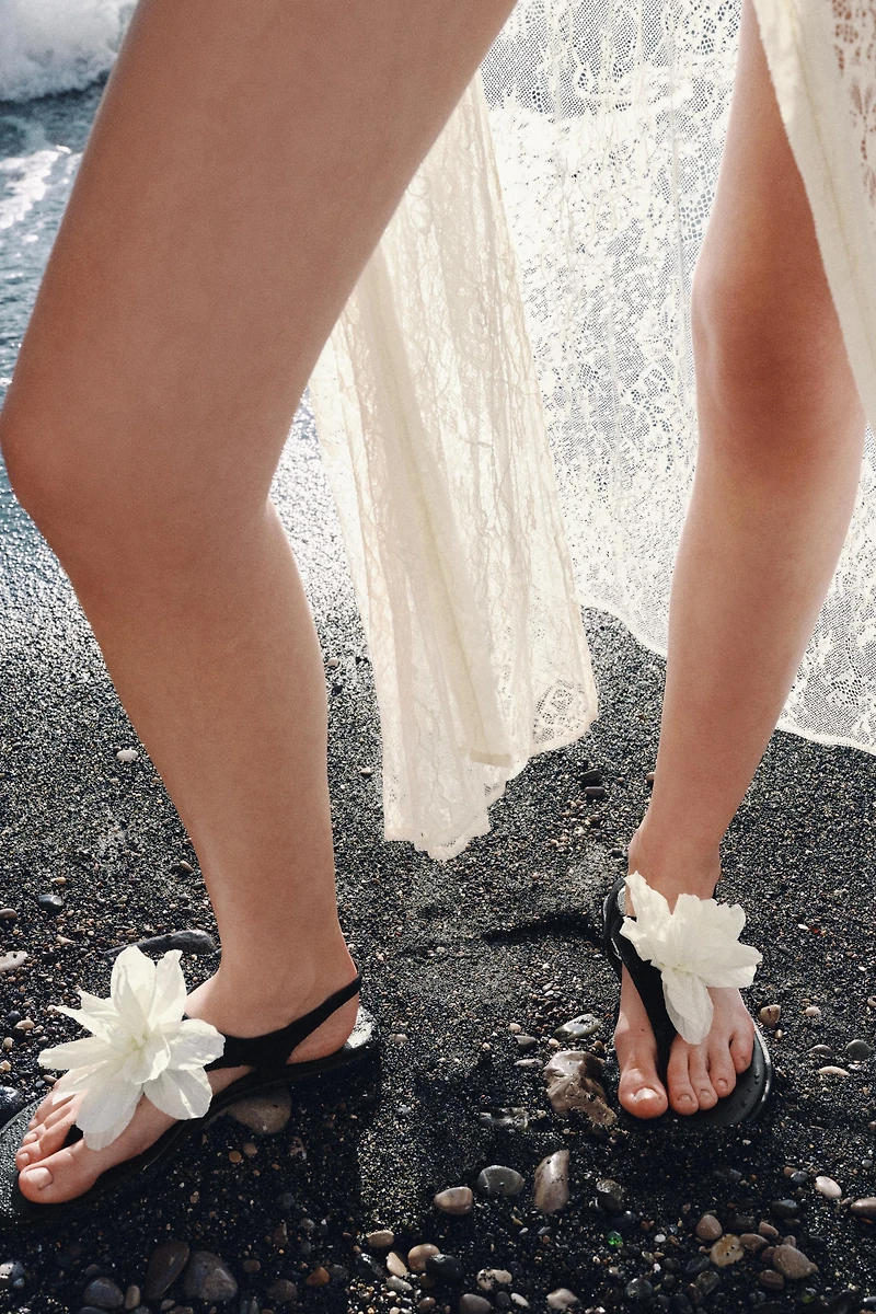 FLORAL FLAT SANDALS