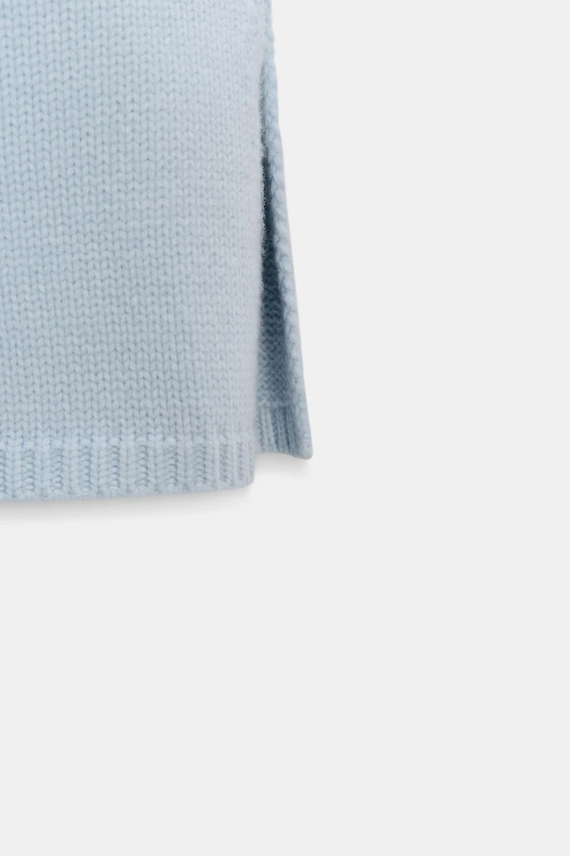 KNIT VEST WITH DEFINED SHOULDERS