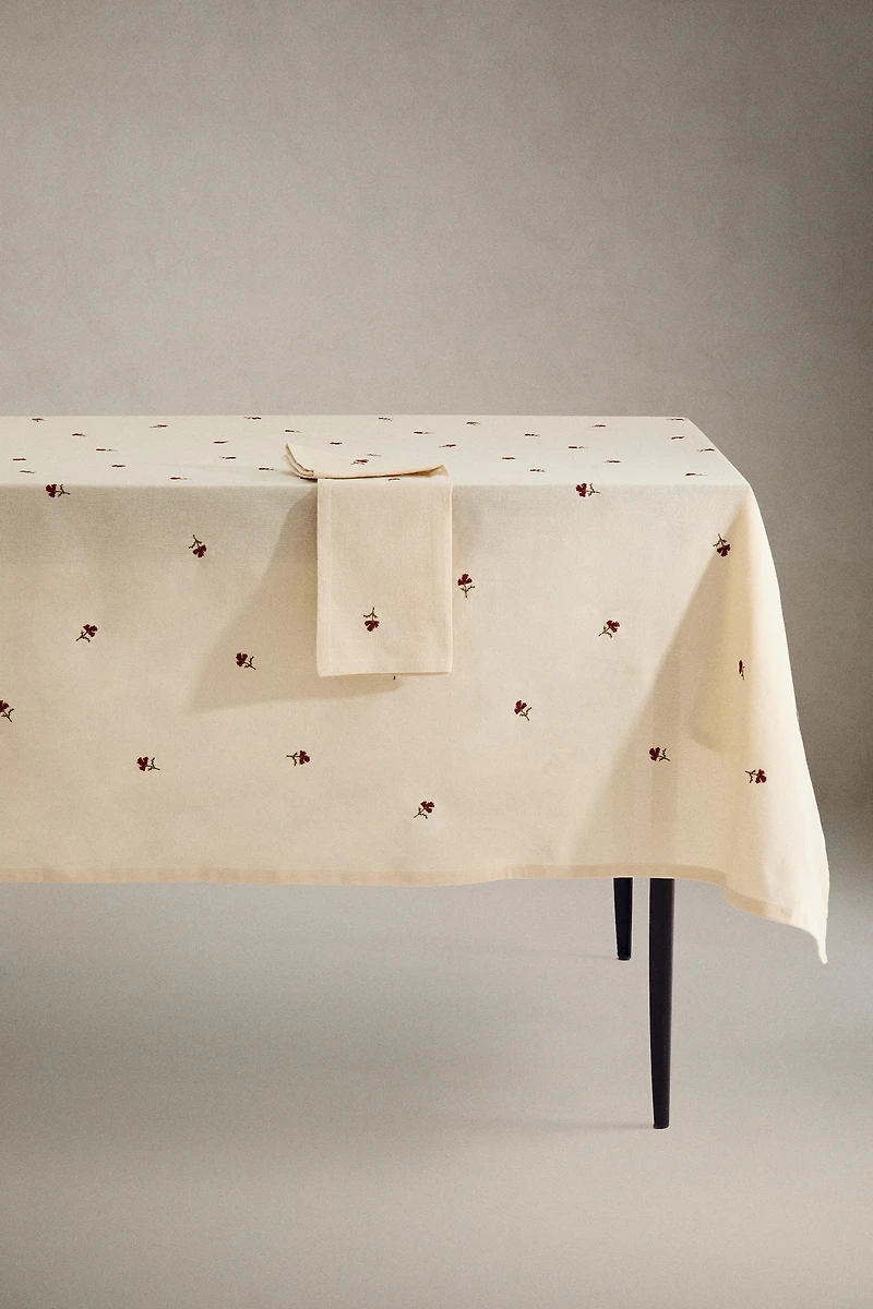 EMBROIDERED COTTON TABLECLOTH