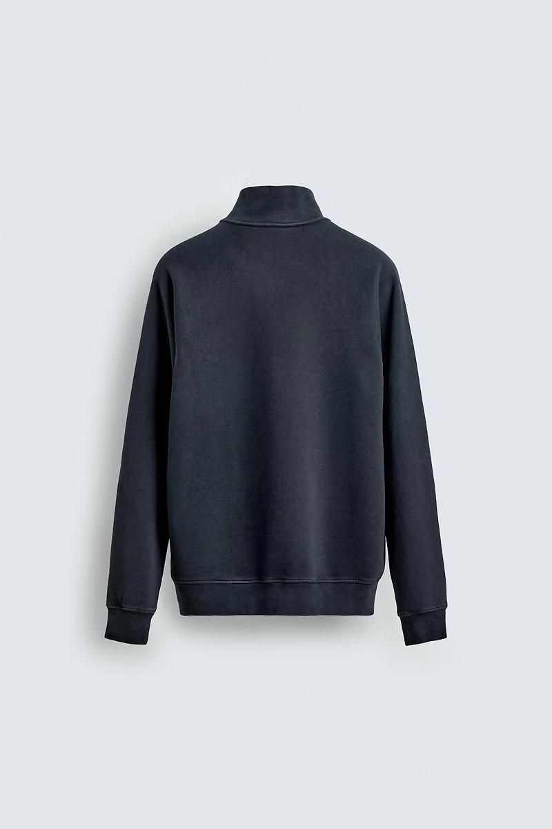 SWEAT DÉLAVÉ COL ZIPPÉ
