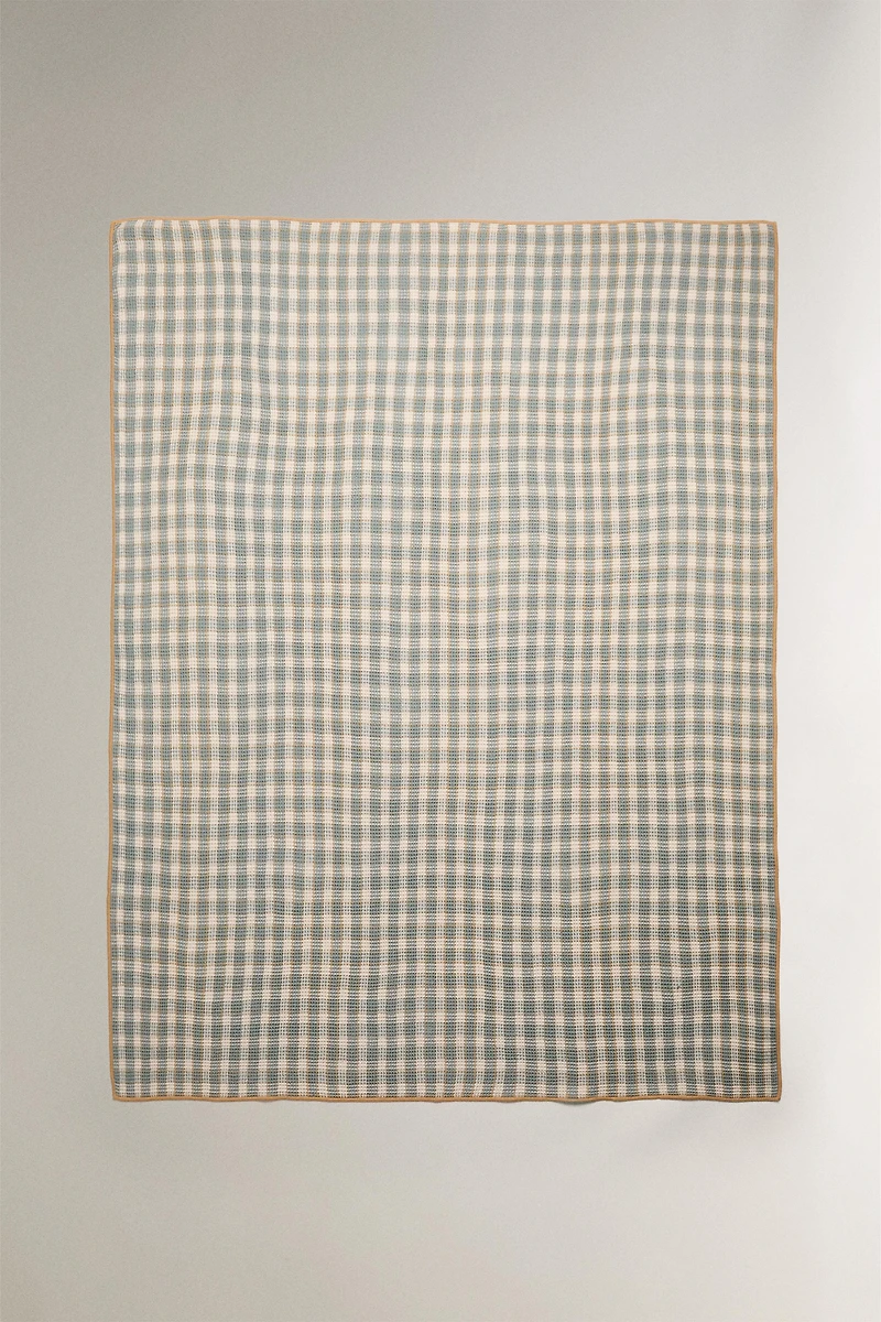 CHECK WAFFLE-KNIT BLANKET
