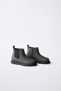 CHELSEA BOOTS