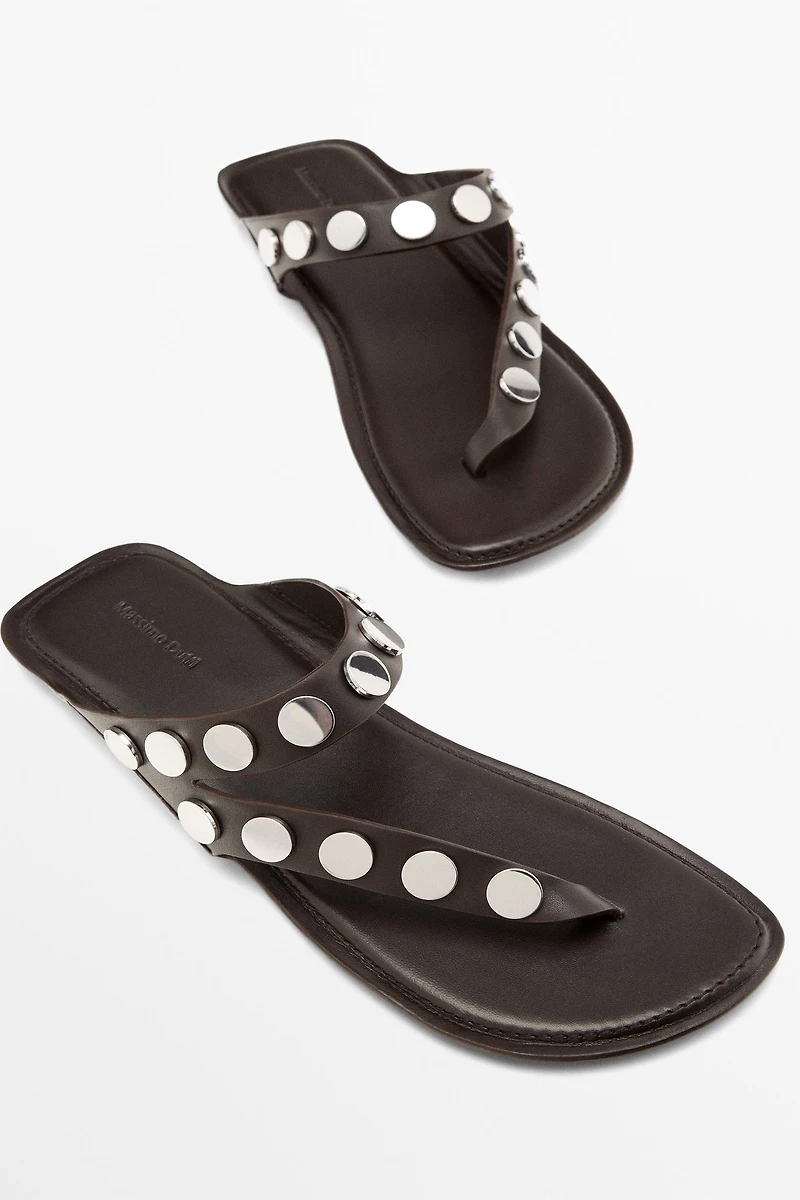 Sandale en cuir cloutée