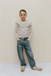 T-SHIRT CÔTELÉ À RAYURES ET VOLANTS