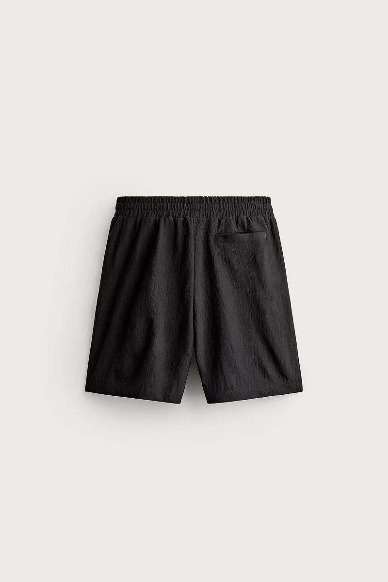 TEXTURED JOGGER SHORTS