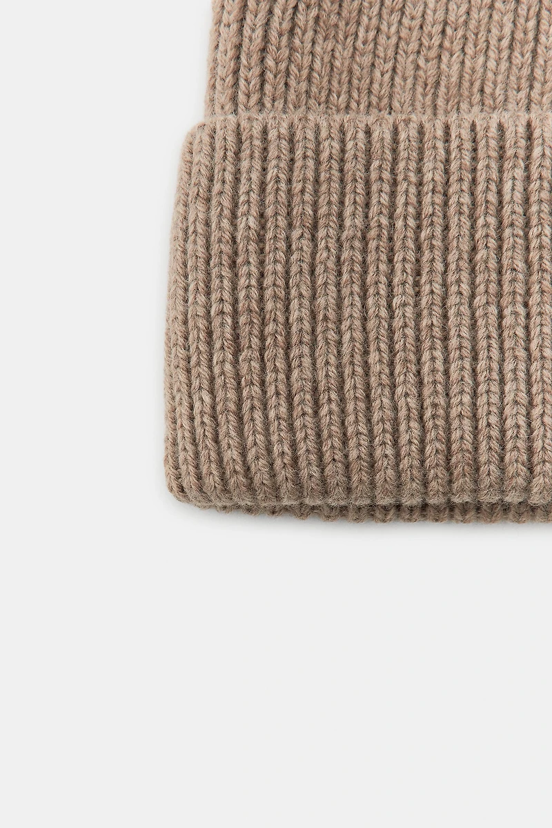 CUFFED RIBBED BEANIE