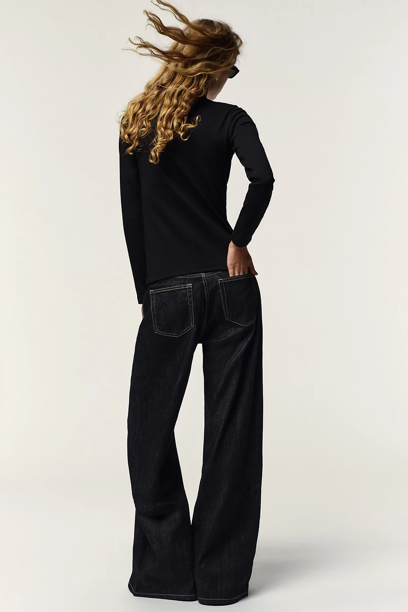 MOCK NECK BROOCH T-SHIRT