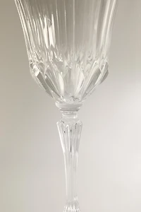 ENGRAVED-EFFECT CRYSTALLINE WINE GLASS