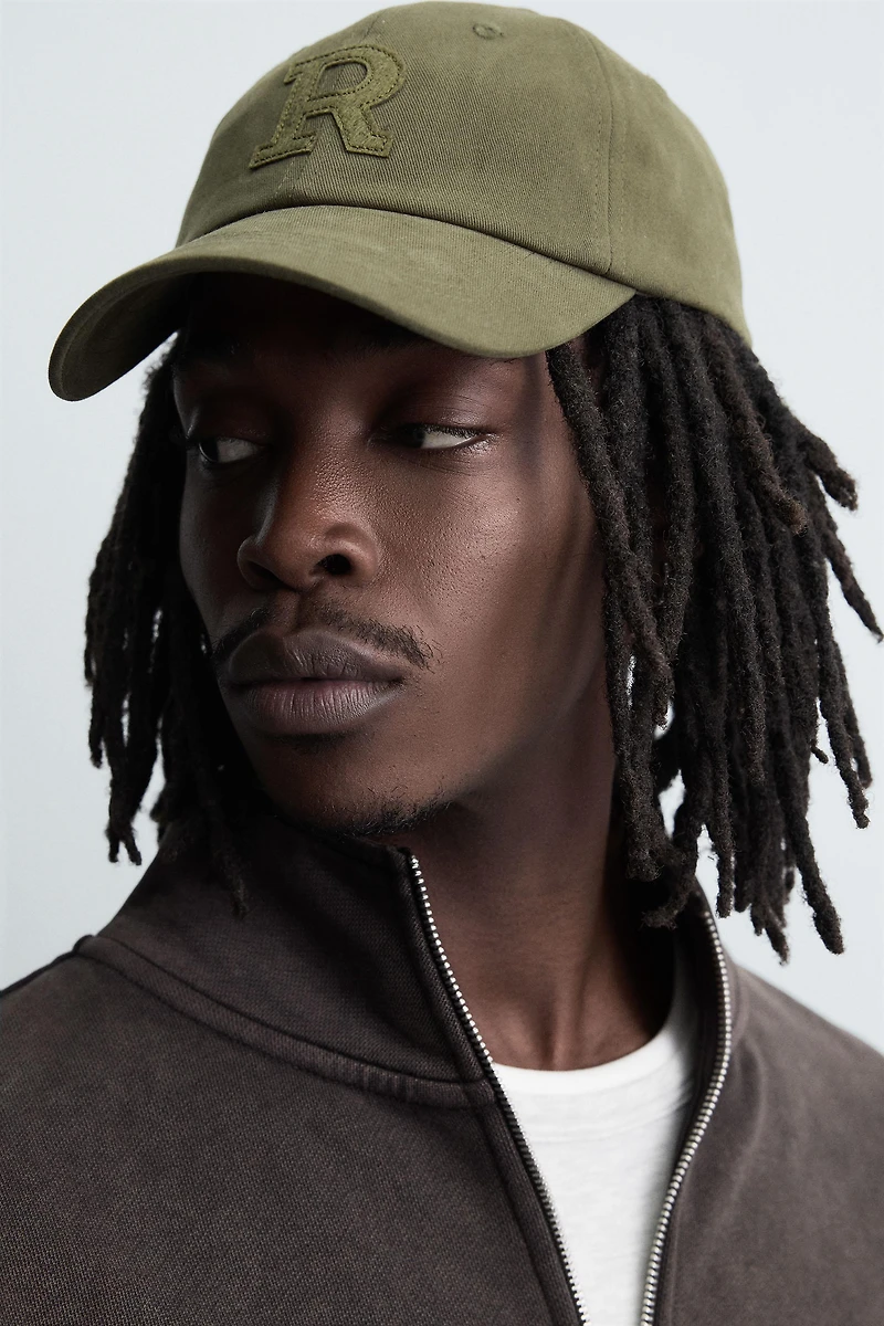 CASQUETTE AVEC PIÈCE LETTRE