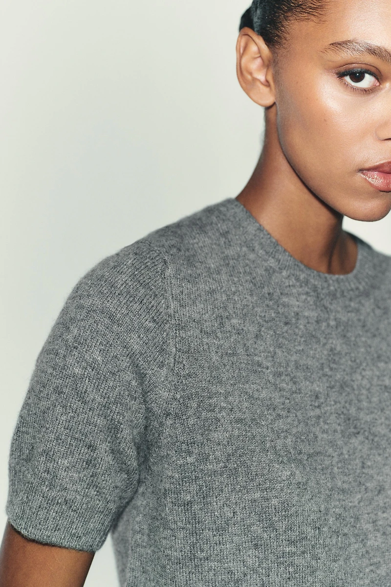 100% WOOL SHORT SLEEVE SWEATER