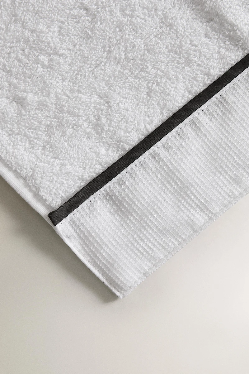 BATH TOWEL WITH PIQUÉ BAND