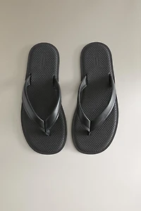 LEATHER TOE-STRAP SANDALS