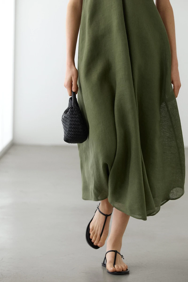 Robe midi fluide à fines bretelles