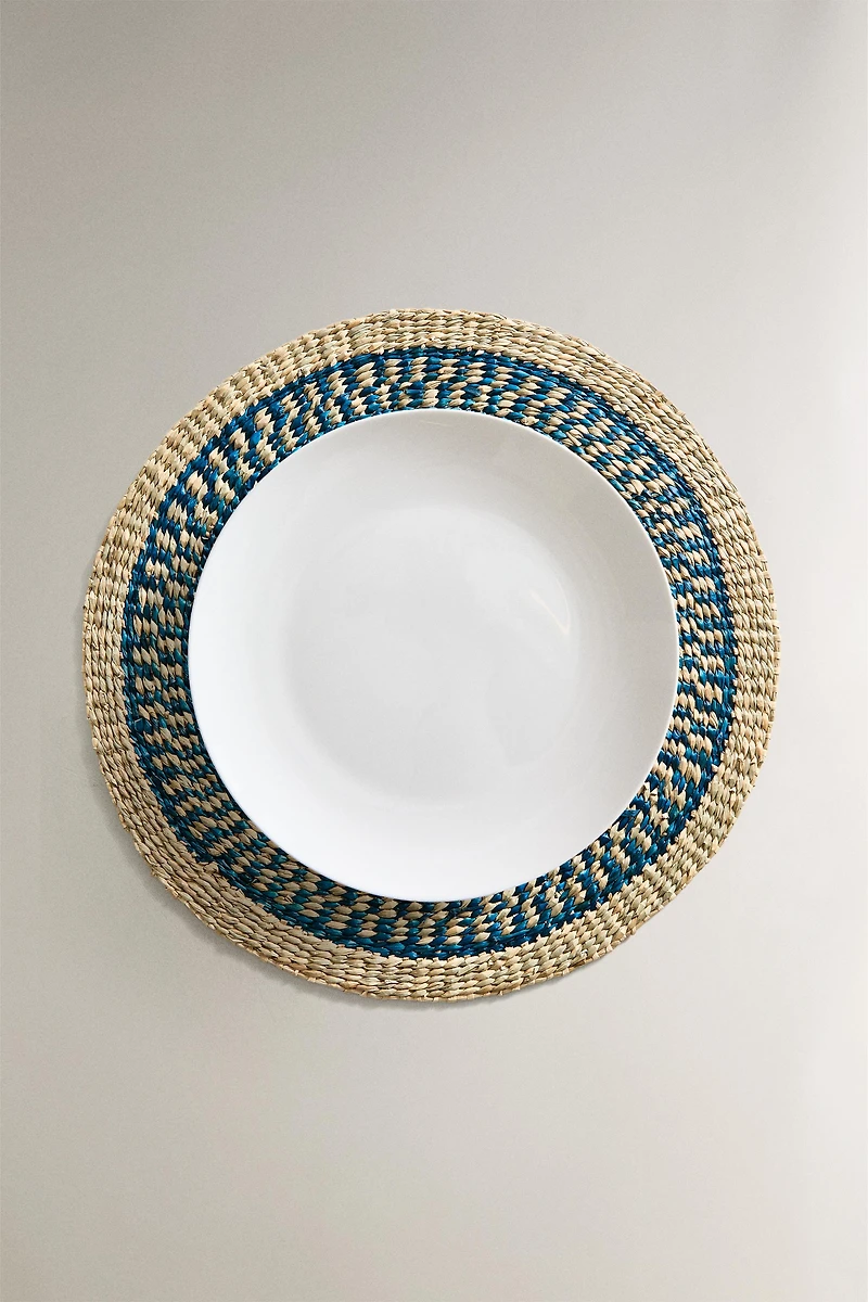 ROUND COLORED WOVEN PLACEMAT
