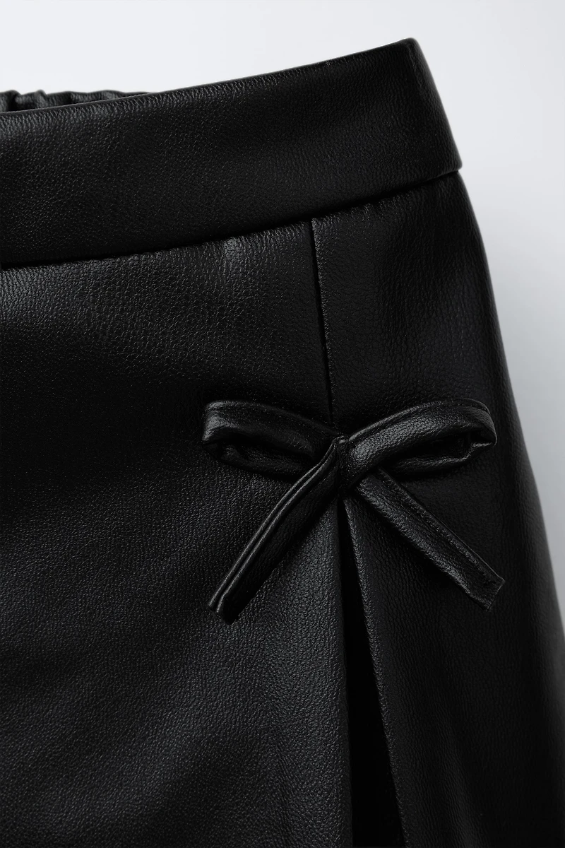 FAUX LEATHER TIED SKORT