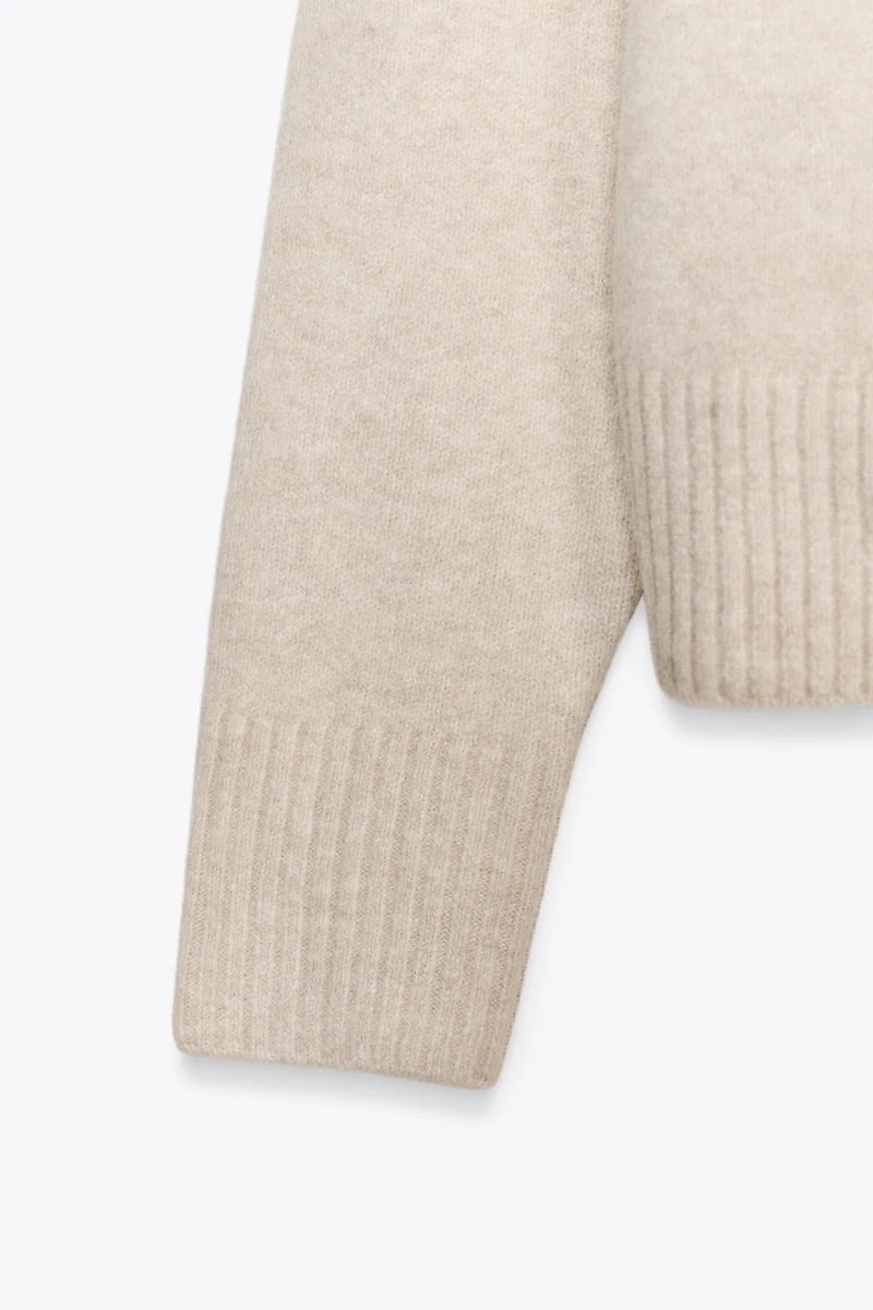 SOFT BASIC KNIT SWEATER