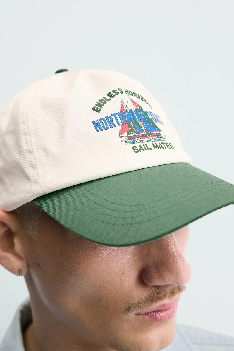 CONTRASTING FLAT VISOR CAP