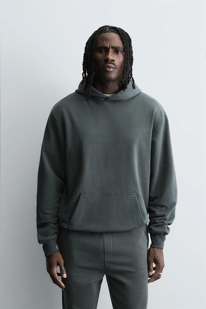 BASIC HOODIE SWEATSHIRT