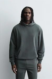 BASIC HOODIE SWEATSHIRT