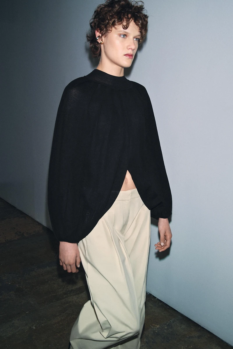 FINE KNIT CAPE TOP