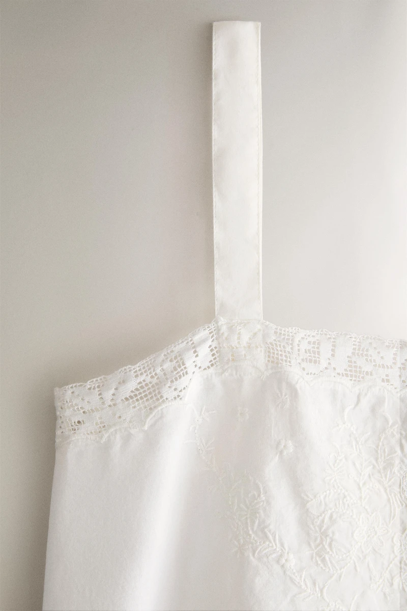 TOP EN COTON BRODÉ