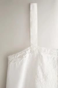 TOP EN COTON BRODÉ