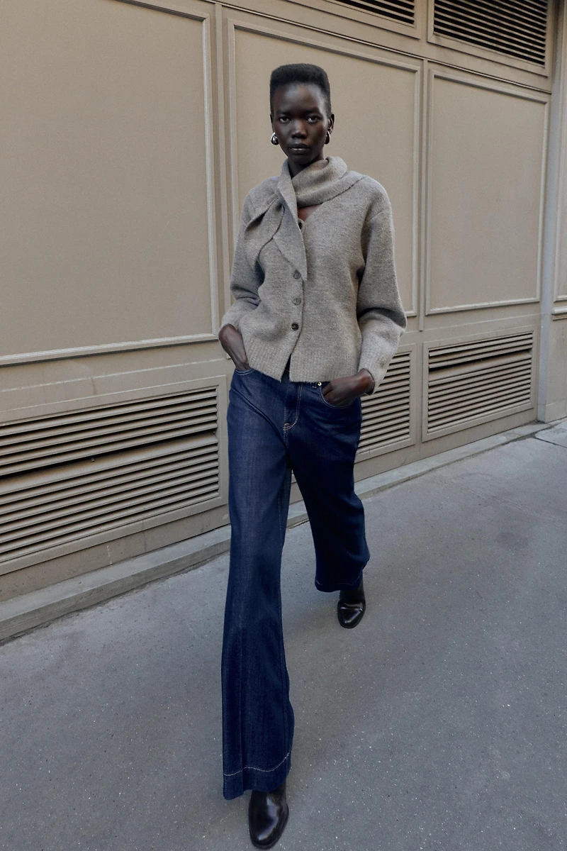 GILET EN MAILLE AVEC FOULARD