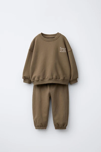 ENSEMBLE DE JOGGING SWEAT ET PANTALON INSCRIPTION BRODÉE