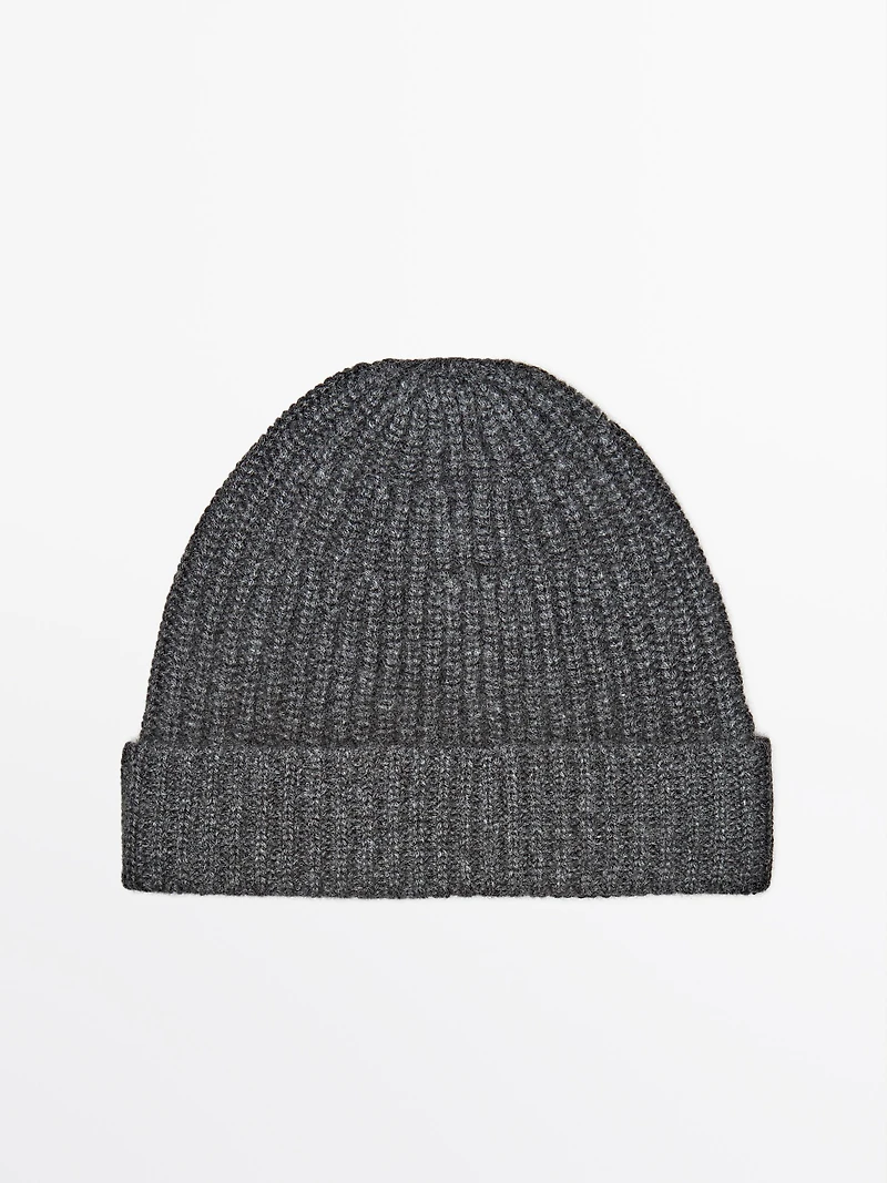 Ribbed 100% cashmere beanie