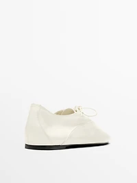 Soft leather lace-up shoes