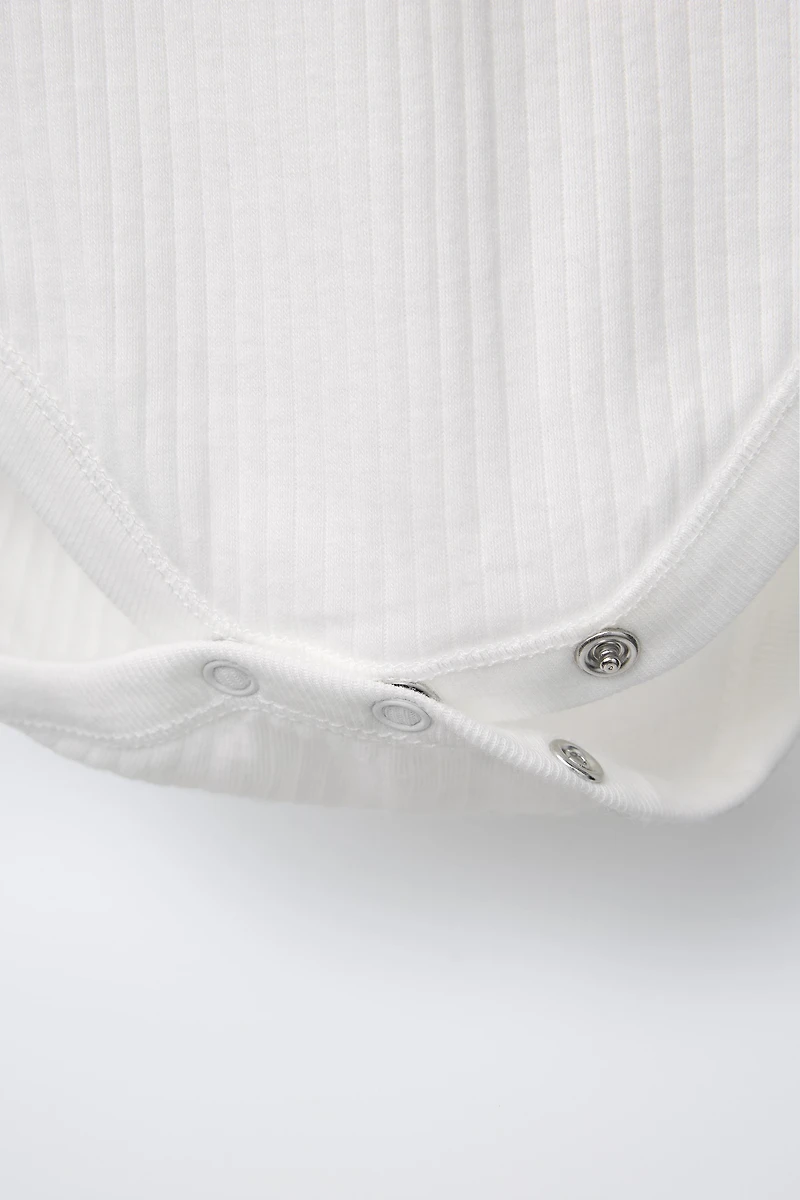 THREE-PACK OF SHORT SLEEVE BODYSUITS