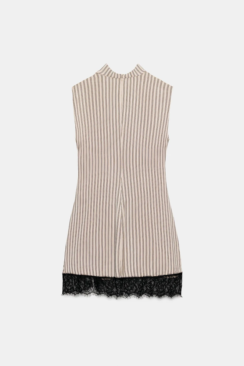 ROBE COURTE À RAYURES ET DENTELLE