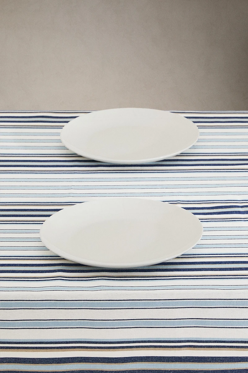 TABLECLOTH WITH IRREGULAR STRIPES