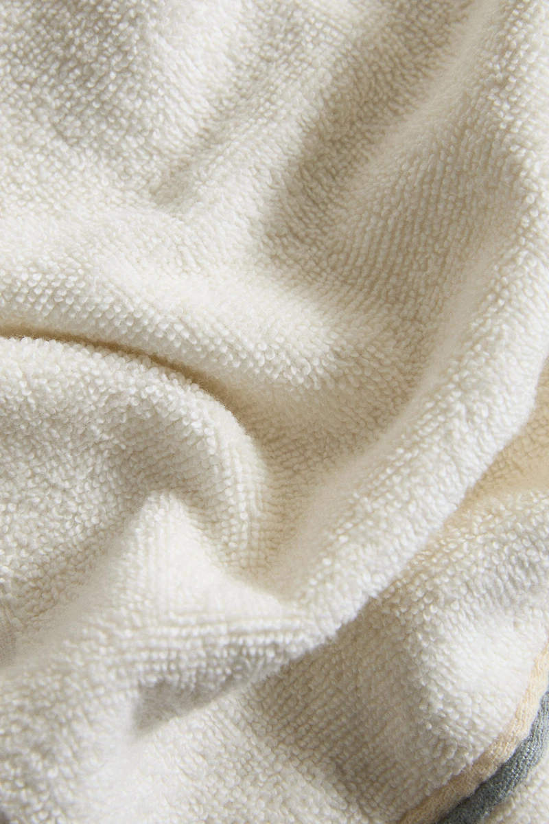 BATH TOWEL WITH DOUBLE CONTRAST PIPING