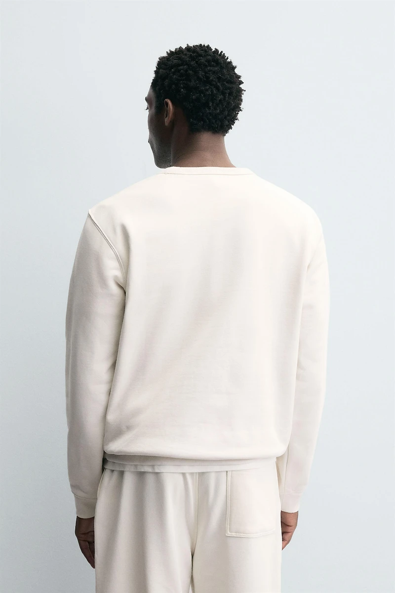 BASIC CREWNECK SWEATSHIRT